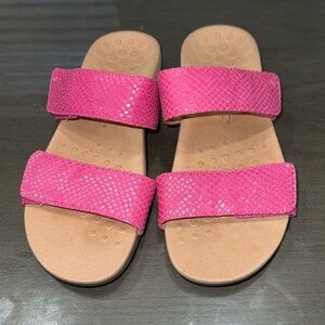 Vionic Fuchsia Textured Sandals- 9